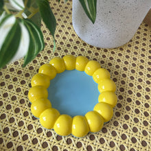 Charger l'image dans la galerie, Hand-poured Yellow & Blue Jesmonite Bubble Tray
