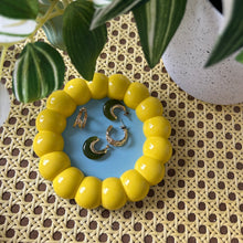 Charger l'image dans la galerie, Hand-poured Yellow &amp; Blue Jesmonite Bubble Tray
